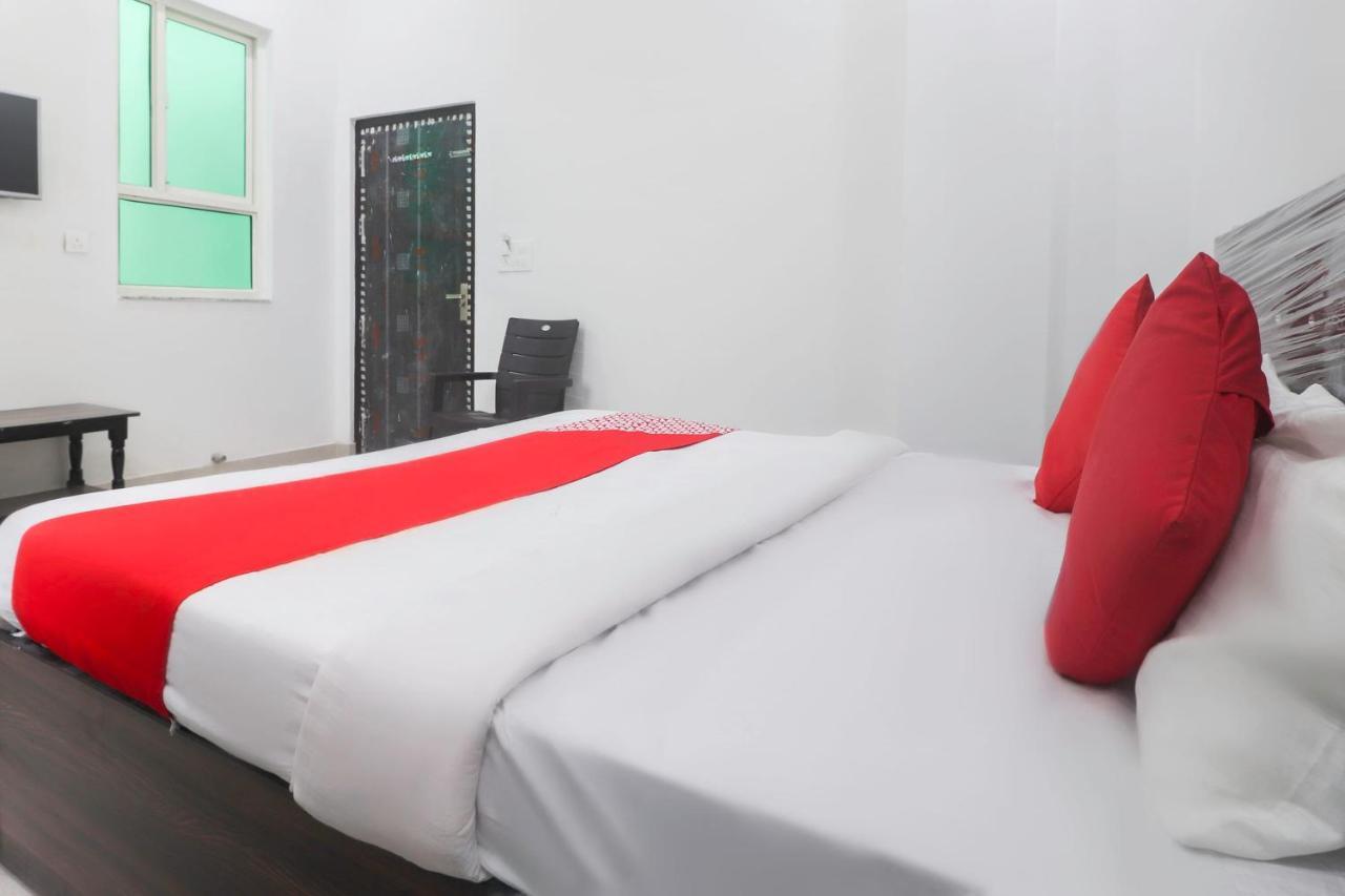 Oyo 67215 Shri Hit Radha Bhawan Hotel Vrindāvan Zewnętrze zdjęcie
