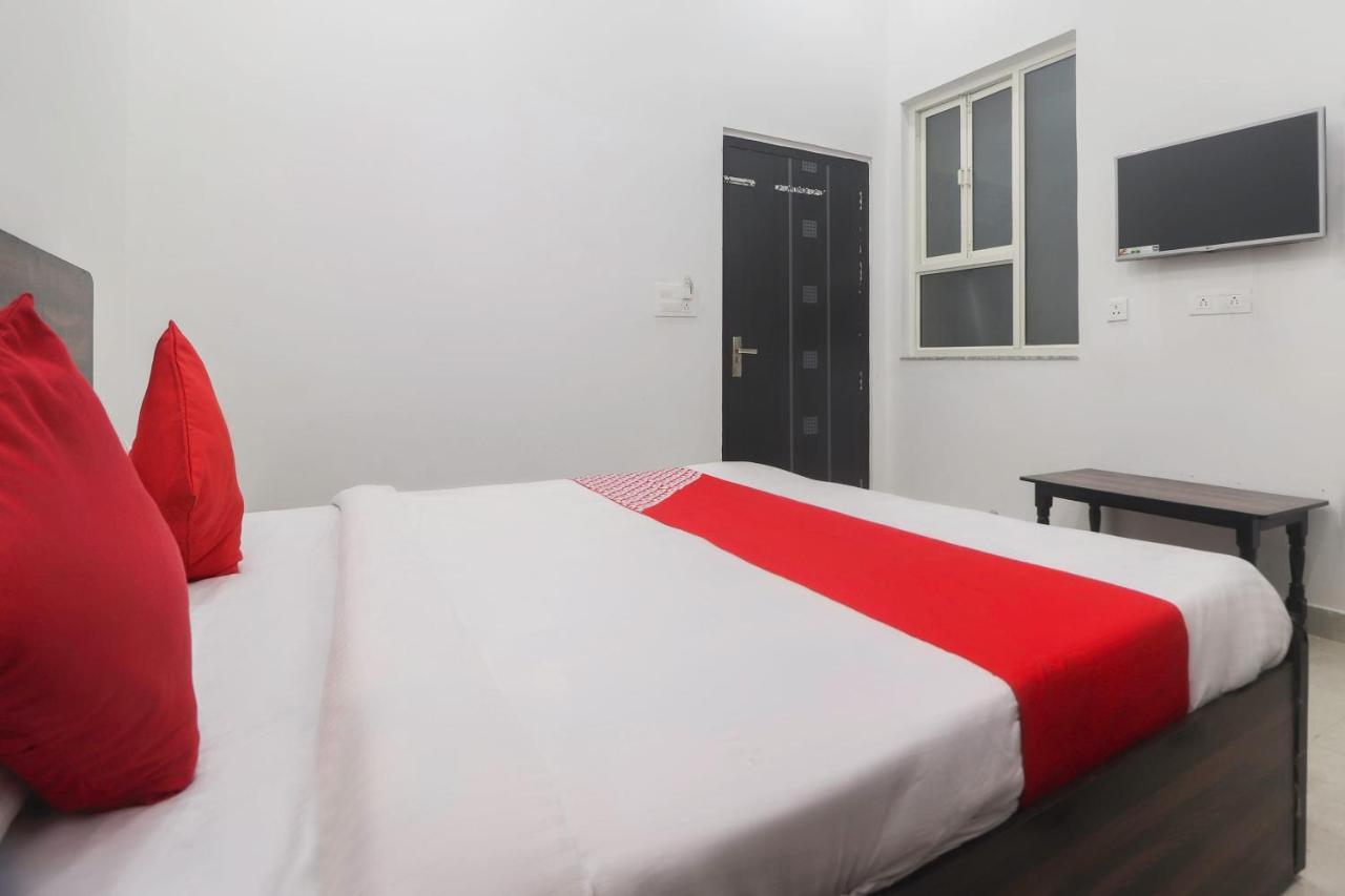 Oyo 67215 Shri Hit Radha Bhawan Hotel Vrindāvan Zewnętrze zdjęcie