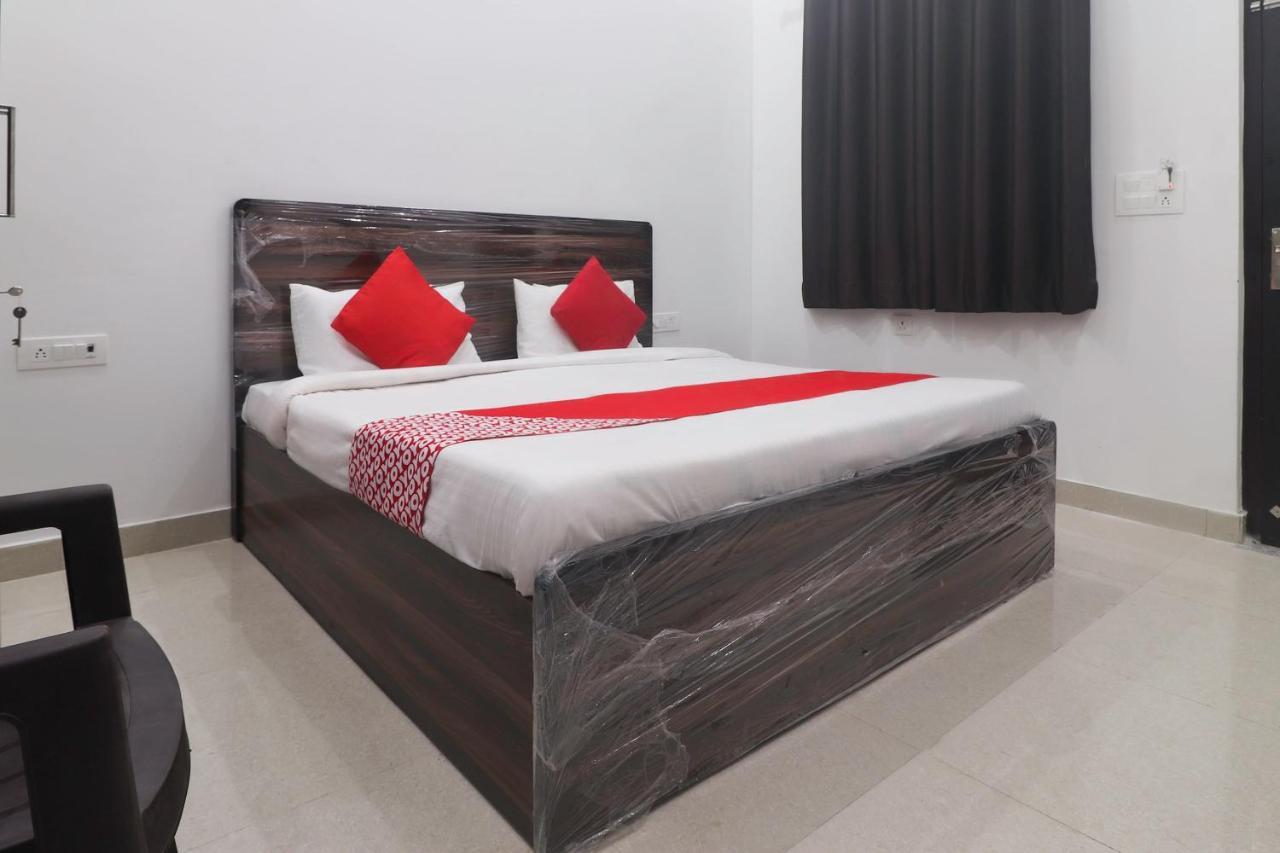 Oyo 67215 Shri Hit Radha Bhawan Hotel Vrindāvan Zewnętrze zdjęcie